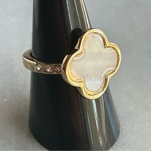 TAHARI Gold 4 leaf clover ring size 8